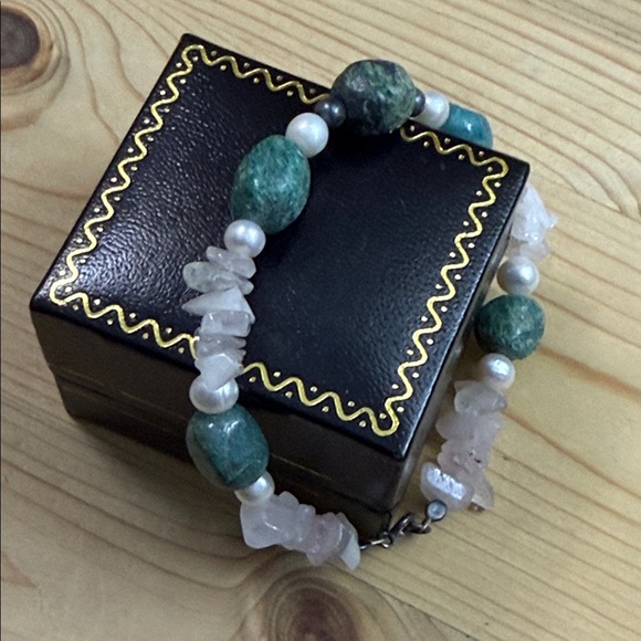 Fashion Jewelry Green and White Stone Bracelet - Picture 2 of 3